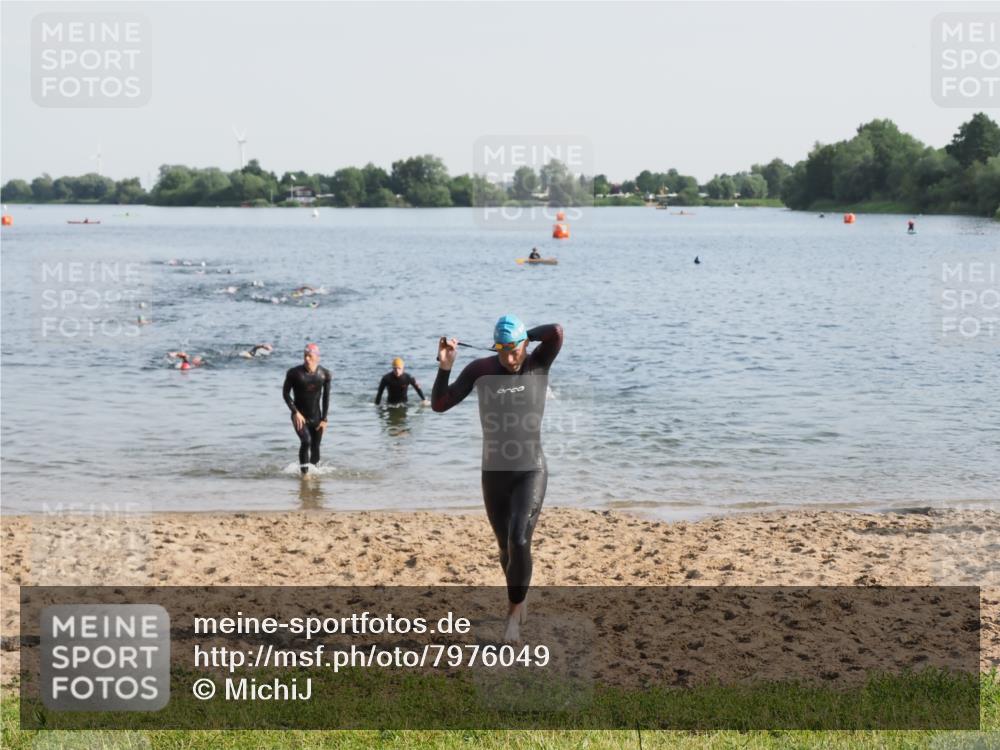 21.06.2025 - 27. Vierlanden-Triathlon MichiJ http://msf.ph/oto/7976049 15.06.2026 08:43:11 Schwimmen 11, 72, 100, 139 meine-sportfotos.de