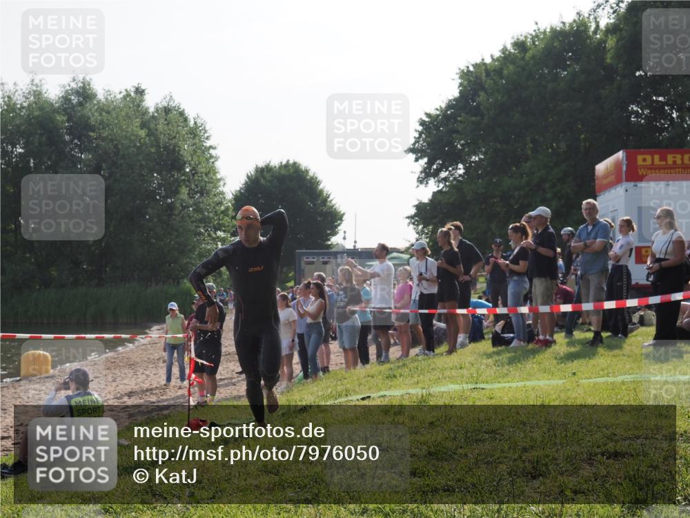 15.06.2025 - 27. Vierlanden-Triathlon KatJ http://msf.ph/oto/7976050 15.06.2025 08:32:49 Schwimmen 25, 26, 38, 41, 60, 87 meine-sportfotos.de