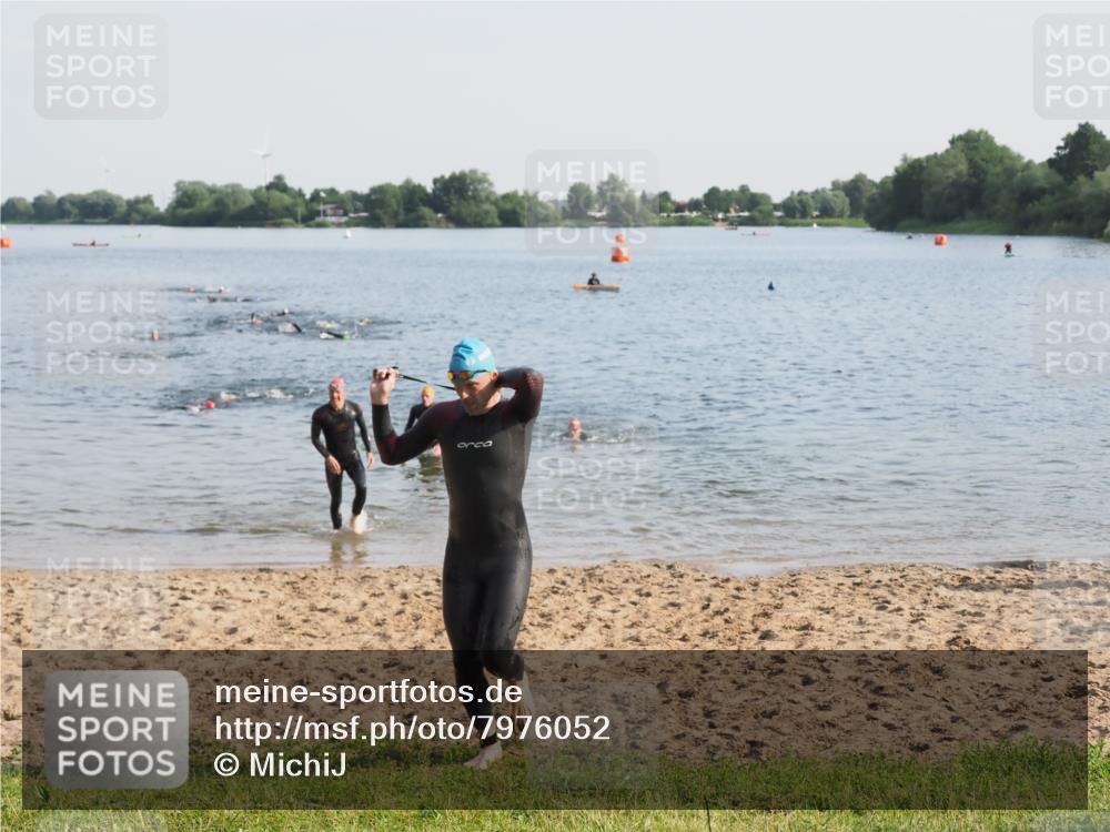 21.06.2025 - 27. Vierlanden-Triathlon MichiJ http://msf.ph/oto/7976052 15.06.2026 08:43:11 Schwimmen 11, 72, 100, 139 meine-sportfotos.de