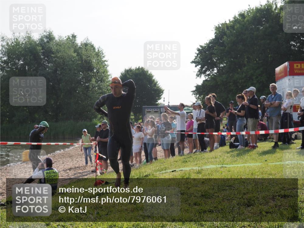 15.06.2025 - 27. Vierlanden-Triathlon KatJ http://msf.ph/oto/7976061 15.06.2025 08:32:49 Schwimmen 25, 26, 38, 41, 60, 87 meine-sportfotos.de