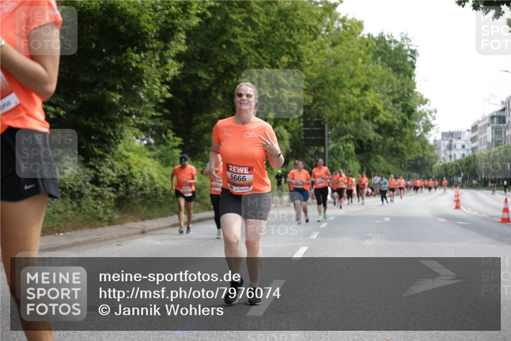 15.06.2025 - REWE Women's Run Jannik Wohlers http://msf.ph/oto/7976074 15.06.2025 10:10:32 Laufen 5666 meine-sportfotos.de