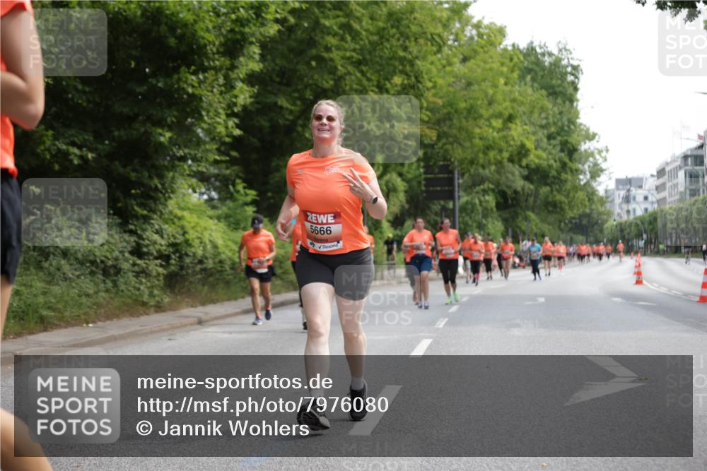 15.06.2025 - REWE Women's Run Jannik Wohlers http://msf.ph/oto/7976080 15.06.2025 10:10:32 Laufen 5666 meine-sportfotos.de