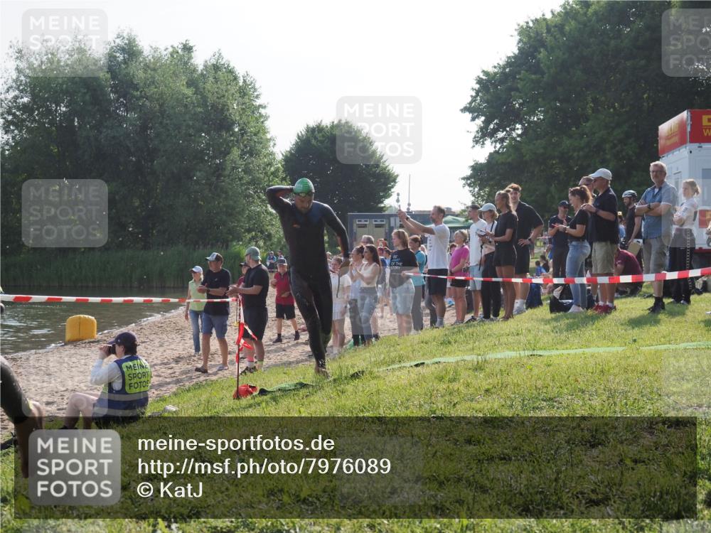 15.06.2025 - 27. Vierlanden-Triathlon KatJ http://msf.ph/oto/7976089 15.06.2025 08:32:51 Schwimmen 8, 25, 38, 41, 60, 87 meine-sportfotos.de