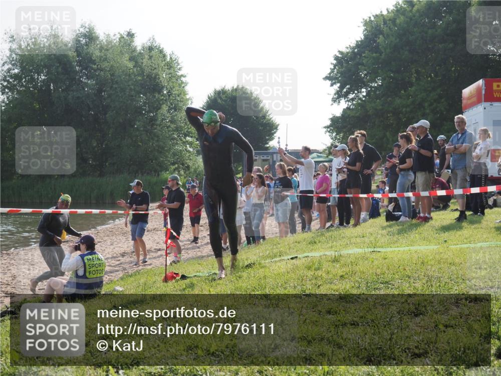15.06.2025 - 27. Vierlanden-Triathlon KatJ http://msf.ph/oto/7976111 15.06.2025 08:32:51 Schwimmen 8, 25, 38, 41, 60, 87 meine-sportfotos.de