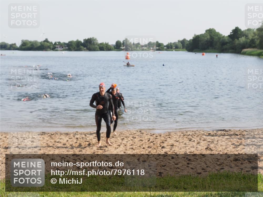 21.06.2025 - 27. Vierlanden-Triathlon MichiJ http://msf.ph/oto/7976118 15.06.2026 08:43:17 Schwimmen 11, 102, 139, 148 meine-sportfotos.de