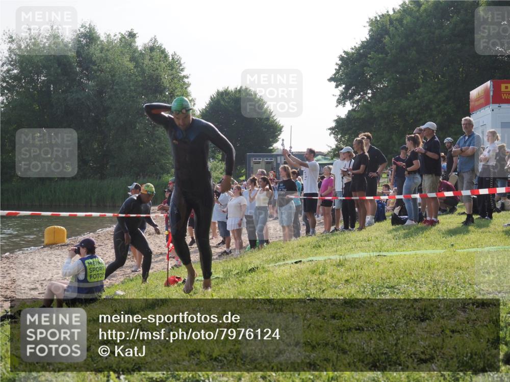 15.06.2025 - 27. Vierlanden-Triathlon KatJ http://msf.ph/oto/7976124 15.06.2025 08:32:52 Schwimmen 8, 25, 38, 41, 60, 87 meine-sportfotos.de