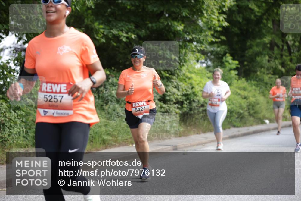 15.06.2025 - REWE Women's Run Jannik Wohlers http://msf.ph/oto/7976132 15.06.2025 10:10:36 Laufen 5257, 5424, 2080, 5288 meine-sportfotos.de