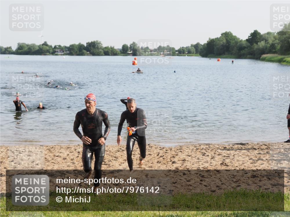 21.06.2025 - 27. Vierlanden-Triathlon MichiJ http://msf.ph/oto/7976142 15.06.2026 08:43:19 Schwimmen 11, 102, 139, 148 meine-sportfotos.de