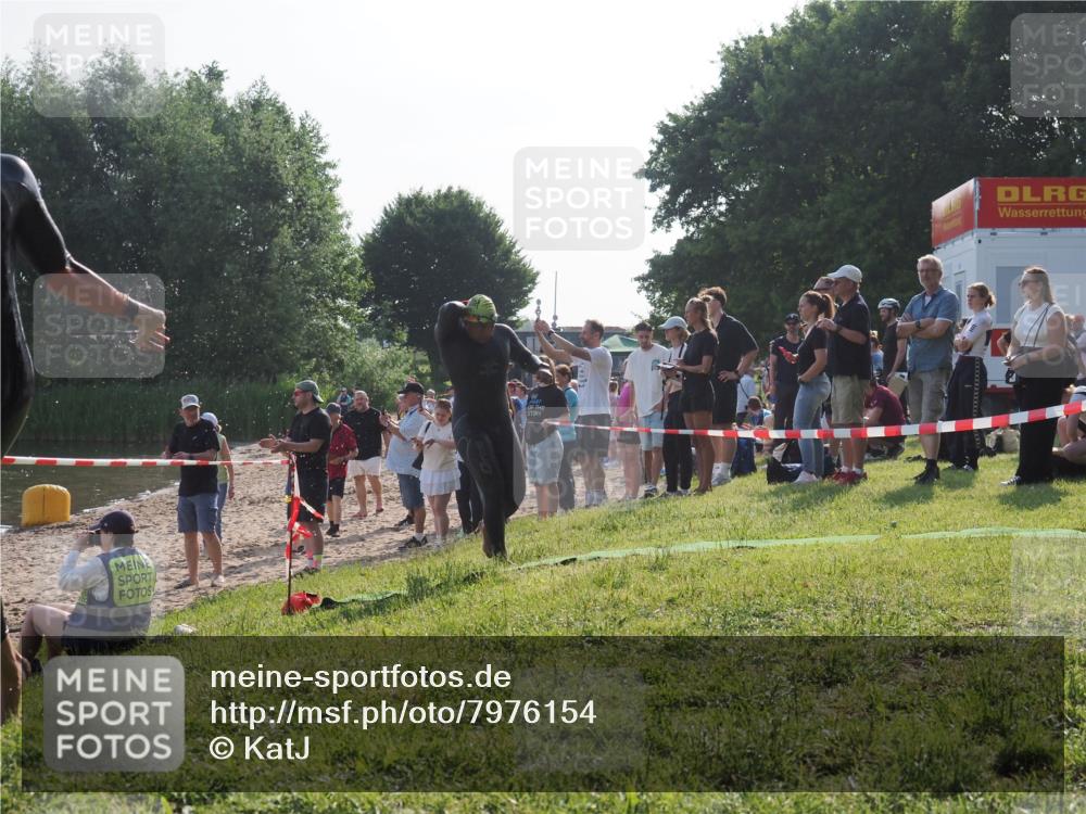 15.06.2025 - 27. Vierlanden-Triathlon KatJ http://msf.ph/oto/7976154 15.06.2025 08:32:53 Schwimmen 8, 25, 38, 41, 60, 87 meine-sportfotos.de