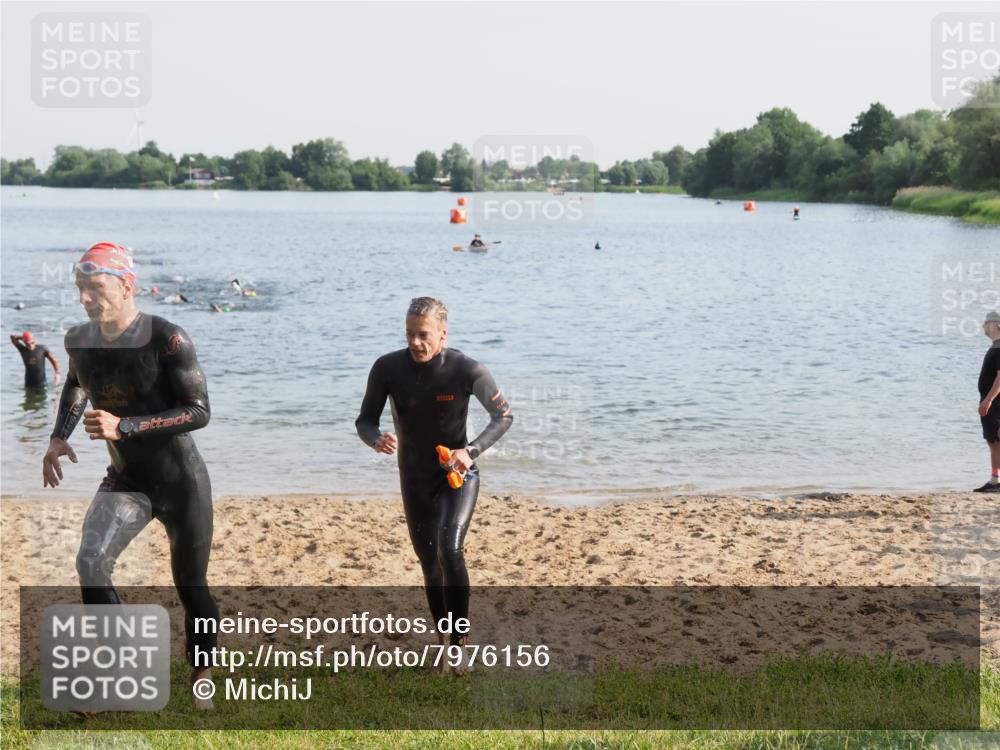 21.06.2025 - 27. Vierlanden-Triathlon MichiJ http://msf.ph/oto/7976156 15.06.2026 08:43:20 Schwimmen 11, 102, 139, 148 meine-sportfotos.de