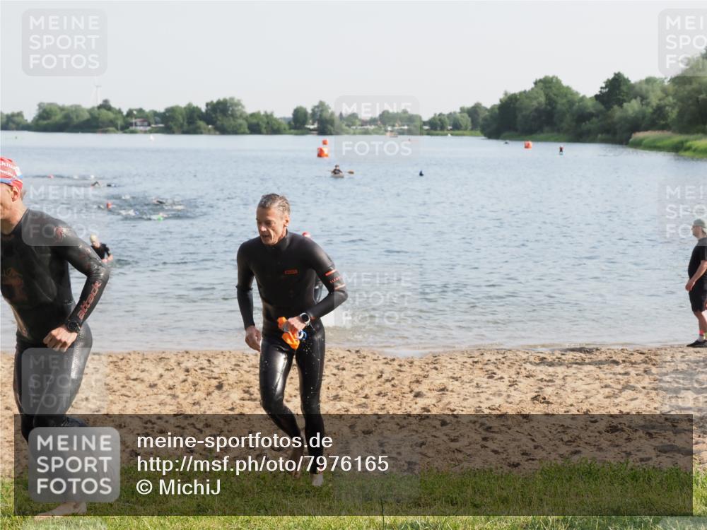 21.06.2025 - 27. Vierlanden-Triathlon MichiJ http://msf.ph/oto/7976165 15.06.2026 08:43:20 Schwimmen 11, 102, 139, 148 meine-sportfotos.de