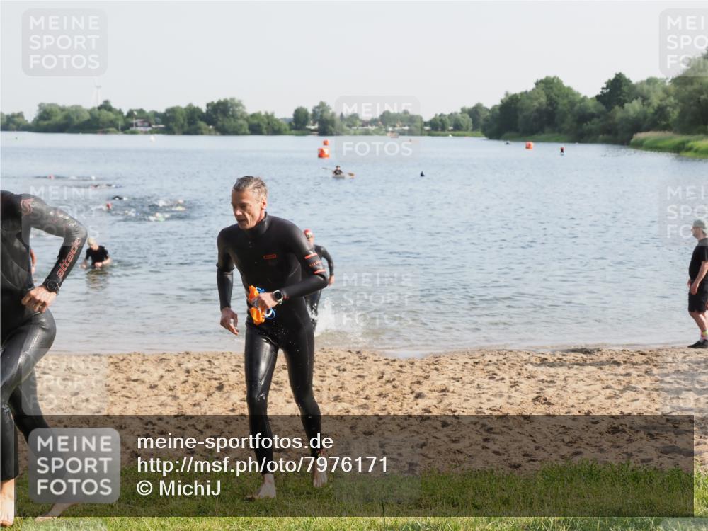 21.06.2025 - 27. Vierlanden-Triathlon MichiJ http://msf.ph/oto/7976171 15.06.2026 08:43:21 Schwimmen 11, 102, 148 meine-sportfotos.de
