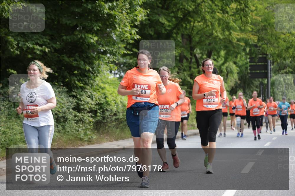 15.06.2025 - REWE Women's Run Jannik Wohlers http://msf.ph/oto/7976178 15.06.2025 10:10:39 Laufen 5080, 88, 5298, 5212 meine-sportfotos.de