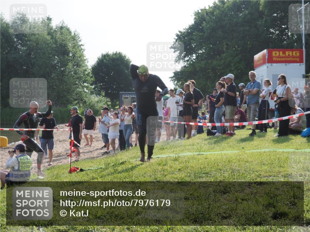 15.06.2025 - 27. Vierlanden-Triathlon KatJ http://msf.ph/oto/7976179 15.06.2025 08:32:54 Schwimmen 8, 25, 38, 41, 60, 87 meine-sportfotos.de
