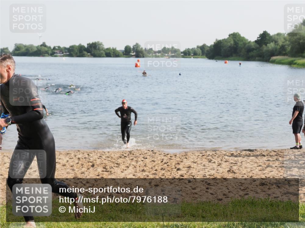 21.06.2025 - 27. Vierlanden-Triathlon MichiJ http://msf.ph/oto/7976188 15.06.2026 08:43:21 Schwimmen 11, 102, 148 meine-sportfotos.de