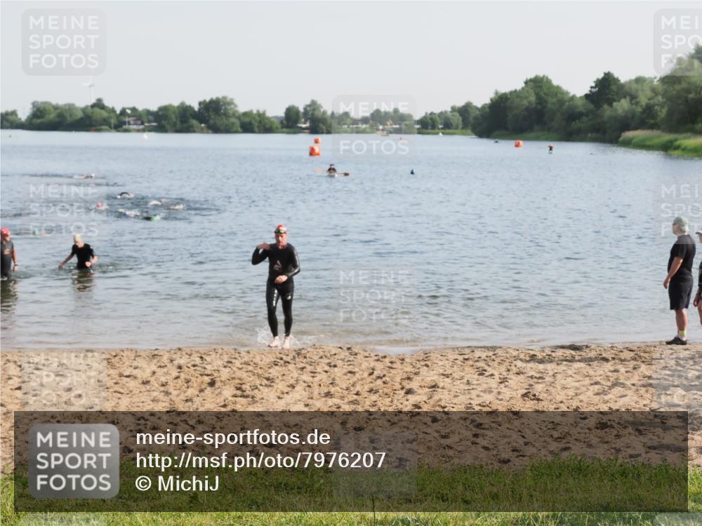 21.06.2025 - 27. Vierlanden-Triathlon MichiJ http://msf.ph/oto/7976207 15.06.2026 08:43:22 Schwimmen 11, 102, 148 meine-sportfotos.de
