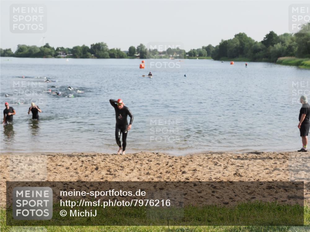 21.06.2025 - 27. Vierlanden-Triathlon MichiJ http://msf.ph/oto/7976216 15.06.2026 08:43:22 Schwimmen 11, 102, 148 meine-sportfotos.de