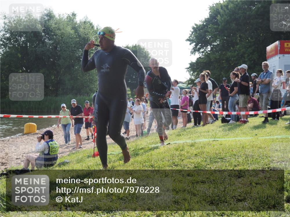 15.06.2025 - 27. Vierlanden-Triathlon KatJ http://msf.ph/oto/7976228 15.06.2025 08:32:56 Schwimmen 8, 25, 41, 60, 87 meine-sportfotos.de