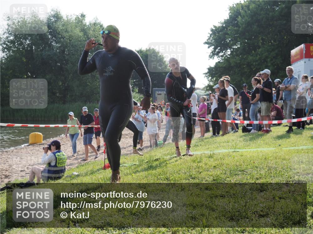 15.06.2025 - 27. Vierlanden-Triathlon KatJ http://msf.ph/oto/7976230 15.06.2025 08:32:56 Schwimmen 8, 25, 41, 60, 87 meine-sportfotos.de