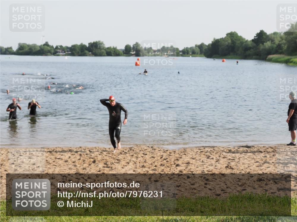 21.06.2025 - 27. Vierlanden-Triathlon MichiJ http://msf.ph/oto/7976231 15.06.2026 08:43:23 Schwimmen 11, 102, 148 meine-sportfotos.de