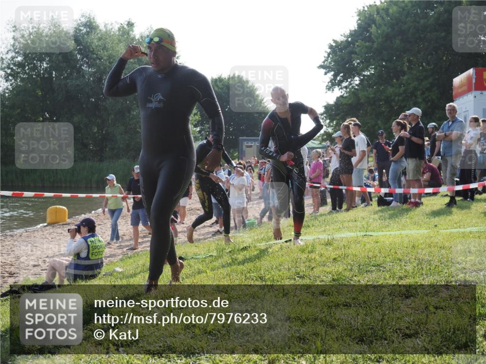 15.06.2025 - 27. Vierlanden-Triathlon KatJ http://msf.ph/oto/7976233 15.06.2025 08:32:56 Schwimmen 8, 25, 41, 60, 87 meine-sportfotos.de
