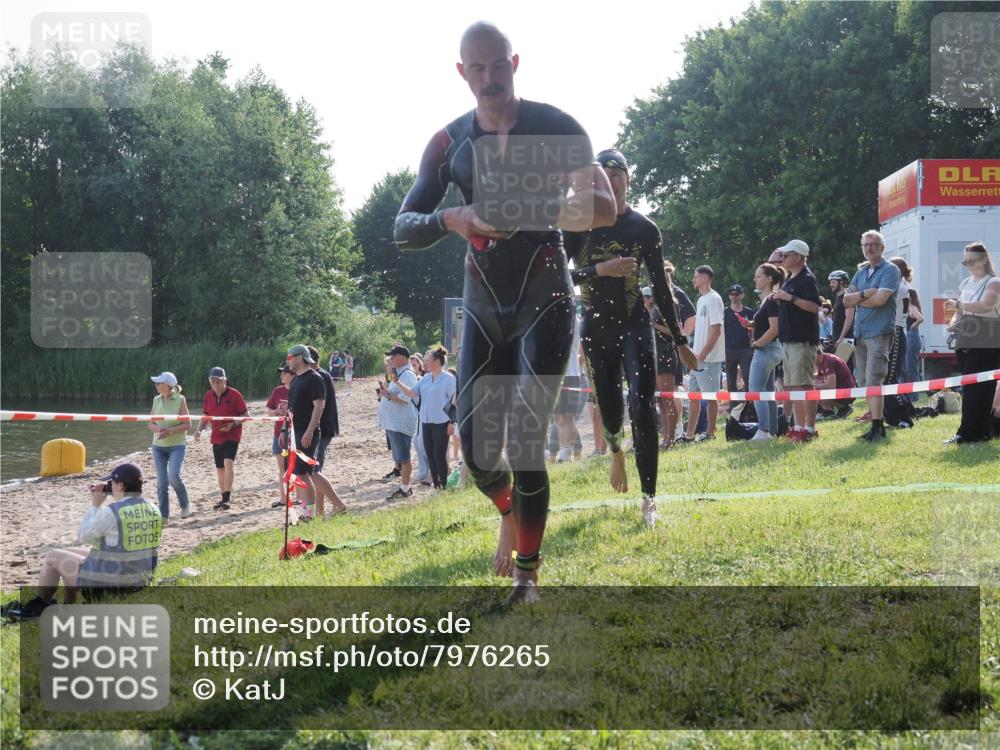 15.06.2025 - 27. Vierlanden-Triathlon KatJ http://msf.ph/oto/7976265 15.06.2025 08:32:58 Schwimmen 8, 41, 60, 87, 234 meine-sportfotos.de