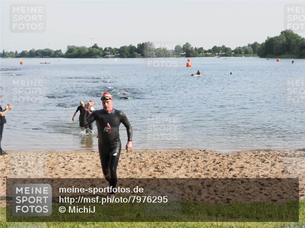 21.06.2025 - 27. Vierlanden-Triathlon MichiJ http://msf.ph/oto/7976295 15.06.2026 08:43:26 Schwimmen 11, 65, 74, 102, 148 meine-sportfotos.de