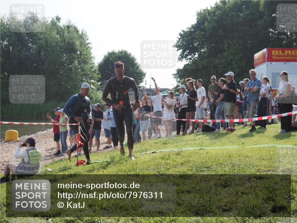 15.06.2025 - 27. Vierlanden-Triathlon KatJ http://msf.ph/oto/7976311 15.06.2025 08:33:05 Schwimmen 8, 15, 36, 60, 185, 234 meine-sportfotos.de