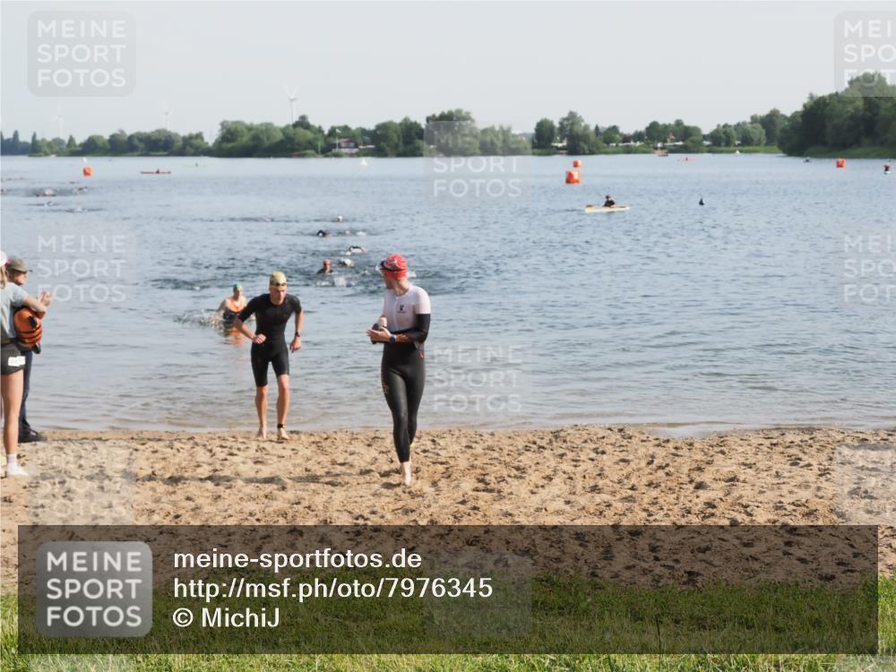 21.06.2025 - 27. Vierlanden-Triathlon MichiJ http://msf.ph/oto/7976345 15.06.2026 08:43:31 Schwimmen 65, 74, 148 meine-sportfotos.de