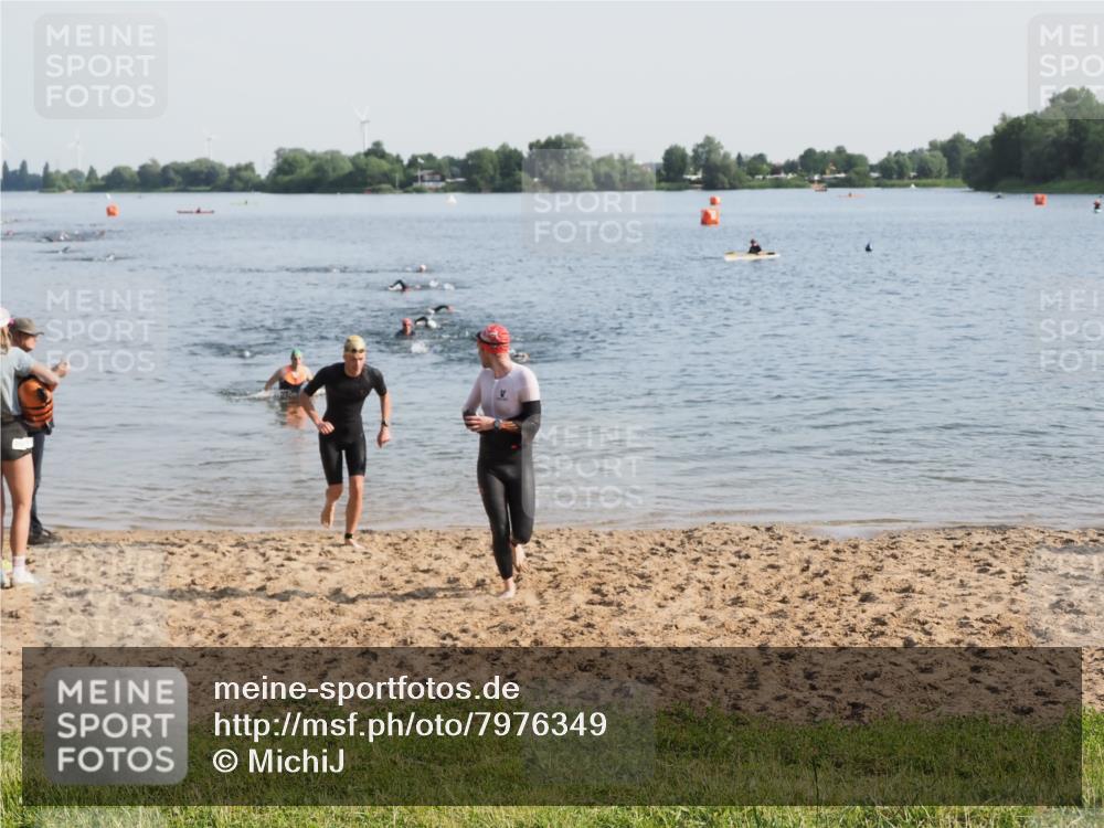 21.06.2025 - 27. Vierlanden-Triathlon MichiJ http://msf.ph/oto/7976349 15.06.2026 08:43:32 Schwimmen 32, 65, 74, 148 meine-sportfotos.de