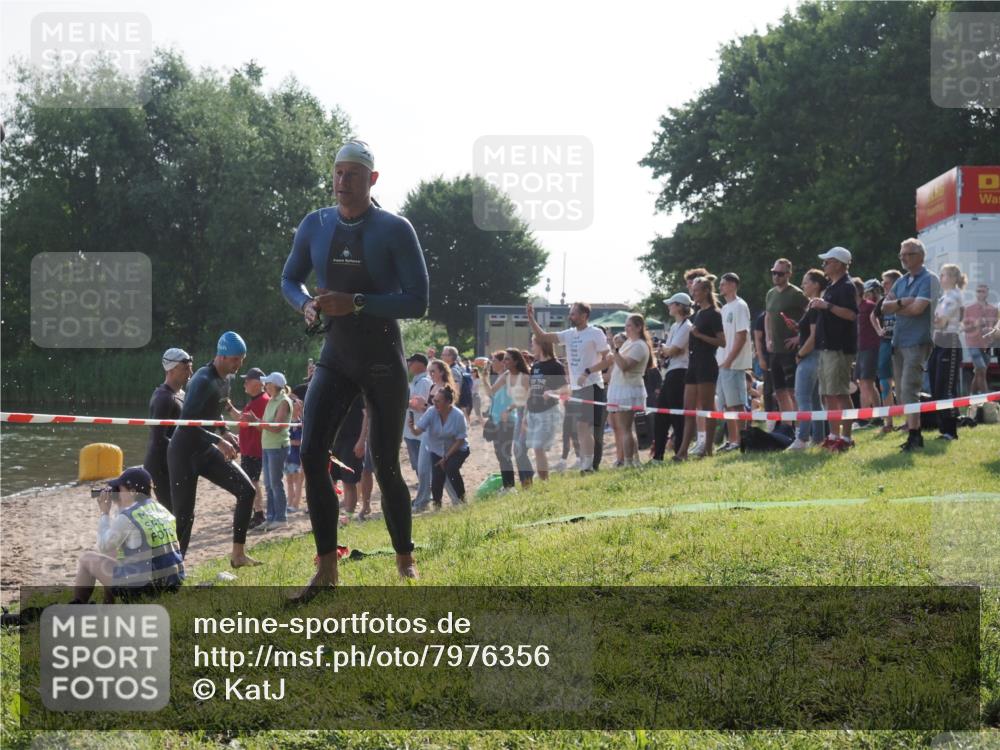 15.06.2025 - 27. Vierlanden-Triathlon KatJ http://msf.ph/oto/7976356 15.06.2025 08:33:07 Schwimmen 8, 15, 36, 185, 234 meine-sportfotos.de