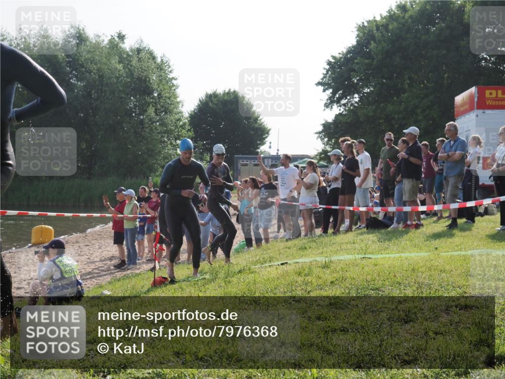 15.06.2025 - 27. Vierlanden-Triathlon KatJ http://msf.ph/oto/7976368 15.06.2025 08:33:08 Schwimmen 15, 36, 185, 234 meine-sportfotos.de