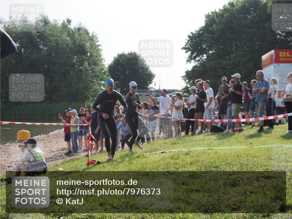 15.06.2025 - 27. Vierlanden-Triathlon KatJ http://msf.ph/oto/7976373 15.06.2025 08:33:08 Schwimmen 15, 36, 185, 234 meine-sportfotos.de