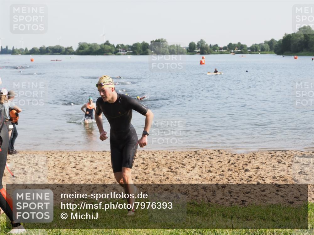 21.06.2025 - 27. Vierlanden-Triathlon MichiJ http://msf.ph/oto/7976393 15.06.2026 08:43:35 Schwimmen 32, 65, 74 meine-sportfotos.de