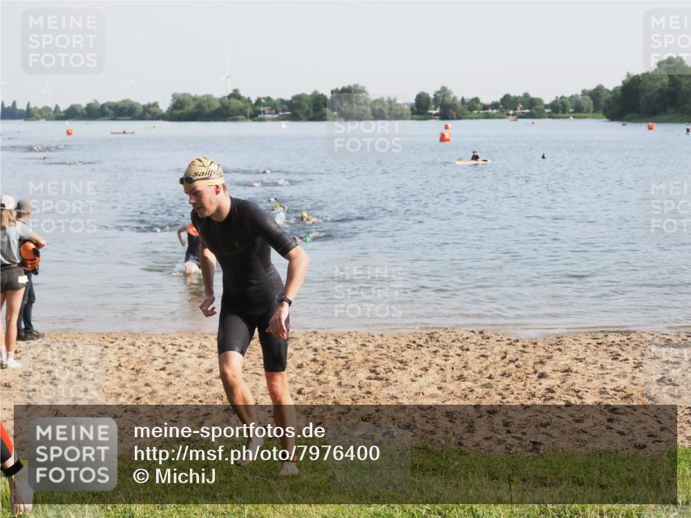 21.06.2025 - 27. Vierlanden-Triathlon MichiJ http://msf.ph/oto/7976400 15.06.2026 08:43:35 Schwimmen 32, 65, 74 meine-sportfotos.de