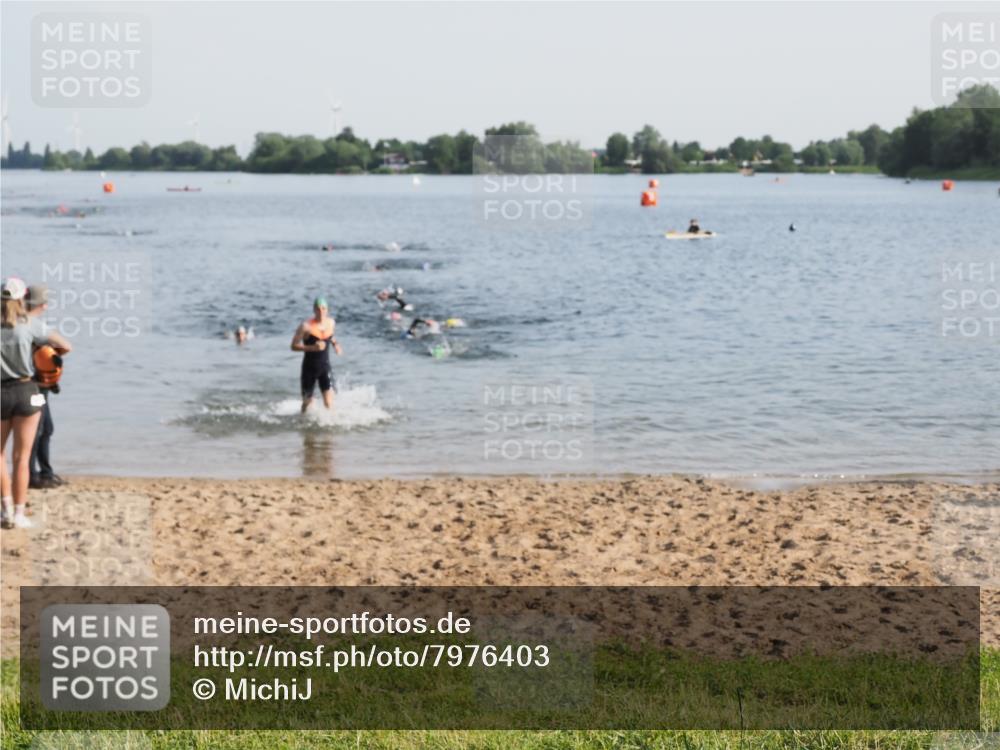 21.06.2025 - 27. Vierlanden-Triathlon MichiJ http://msf.ph/oto/7976403 15.06.2026 08:43:36 Schwimmen 32, 65, 74 meine-sportfotos.de