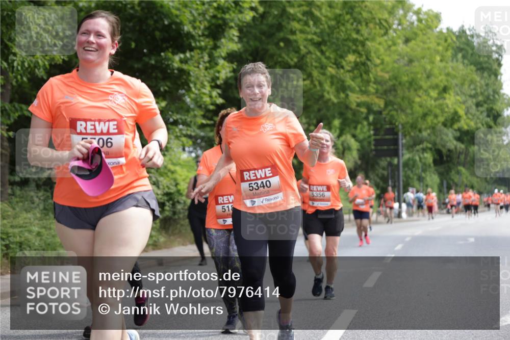 15.06.2025 - REWE Women's Run Jannik Wohlers http://msf.ph/oto/7976414 15.06.2025 10:10:53 Laufen 06, 518, 5340, 5356 meine-sportfotos.de