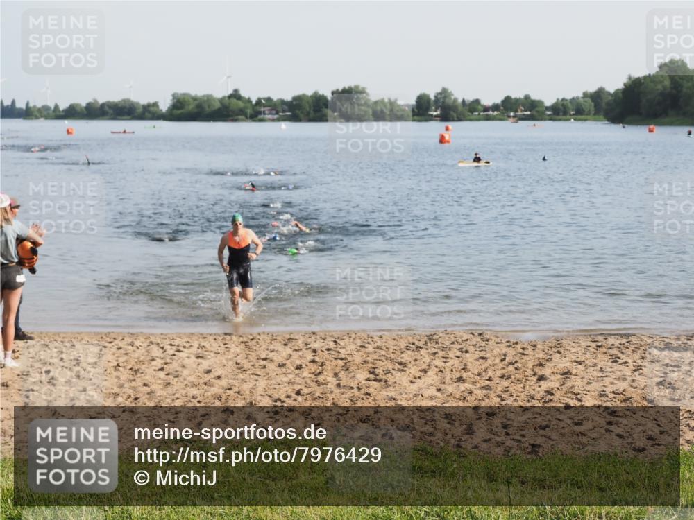 21.06.2025 - 27. Vierlanden-Triathlon MichiJ http://msf.ph/oto/7976429 15.06.2026 08:43:38 Schwimmen 32, 65, 74 meine-sportfotos.de