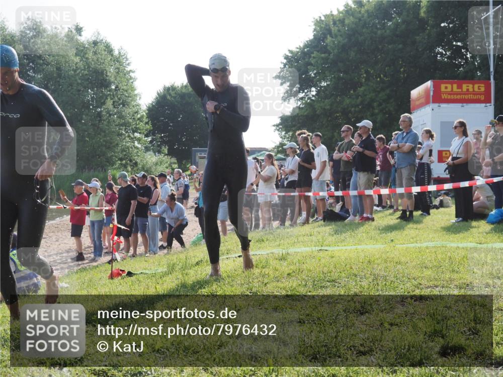 15.06.2025 - 27. Vierlanden-Triathlon KatJ http://msf.ph/oto/7976432 15.06.2025 08:33:11 Schwimmen 15, 36, 185, 234 meine-sportfotos.de