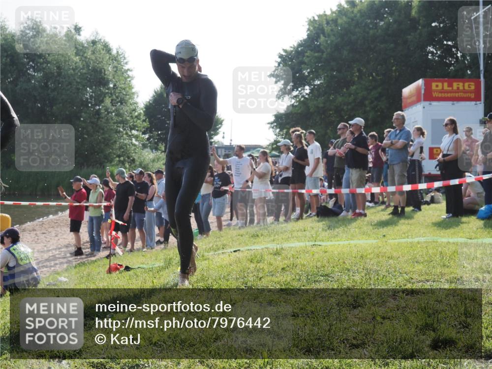 15.06.2025 - 27. Vierlanden-Triathlon KatJ http://msf.ph/oto/7976442 15.06.2025 08:33:11 Schwimmen 15, 36, 185, 234 meine-sportfotos.de