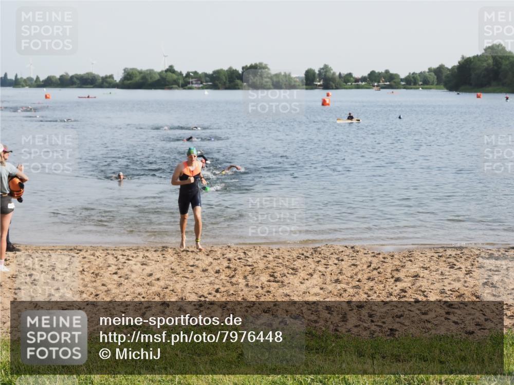 21.06.2025 - 27. Vierlanden-Triathlon MichiJ http://msf.ph/oto/7976448 15.06.2026 08:43:39 Schwimmen 32, 65, 74 meine-sportfotos.de