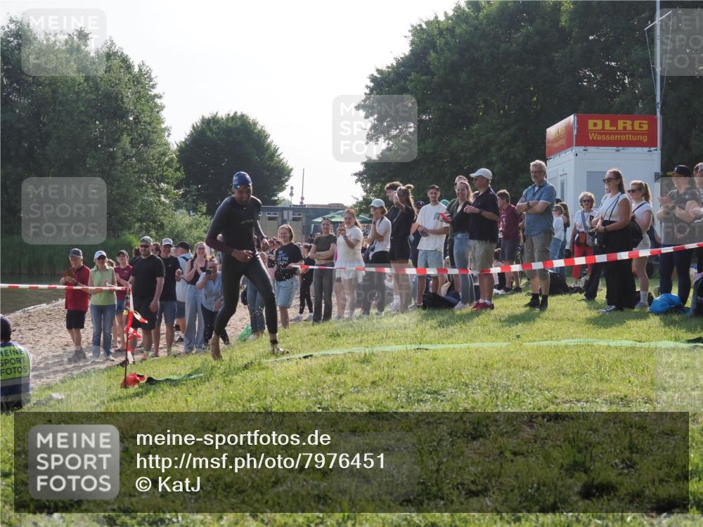 15.06.2025 - 27. Vierlanden-Triathlon KatJ http://msf.ph/oto/7976451 15.06.2025 08:33:18 Schwimmen 15, 36, 61 meine-sportfotos.de