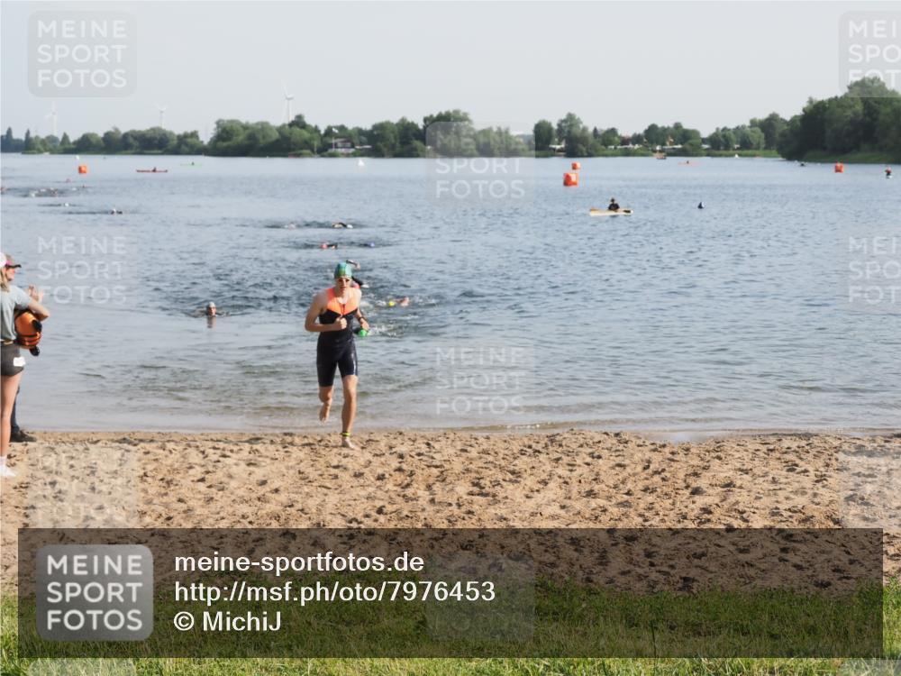 21.06.2025 - 27. Vierlanden-Triathlon MichiJ http://msf.ph/oto/7976453 15.06.2026 08:43:39 Schwimmen 32, 65, 74 meine-sportfotos.de