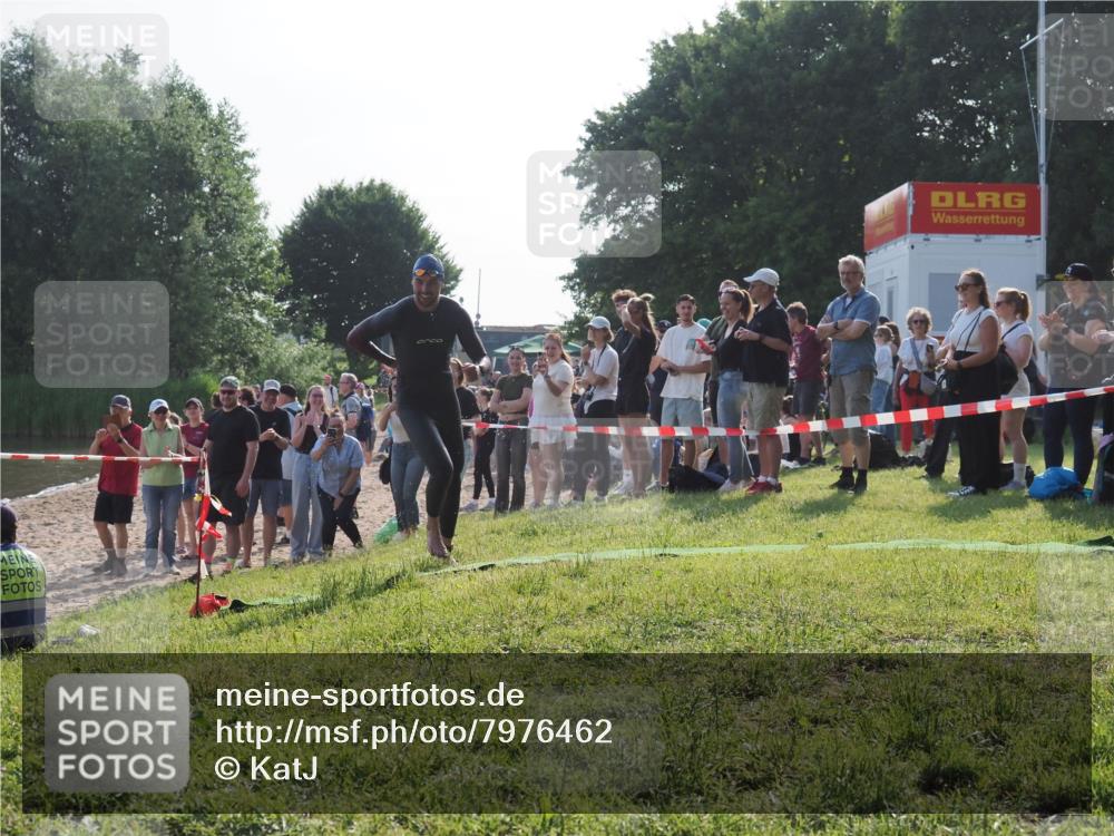 15.06.2025 - 27. Vierlanden-Triathlon KatJ http://msf.ph/oto/7976462 15.06.2025 08:33:19 Schwimmen 15, 61 meine-sportfotos.de