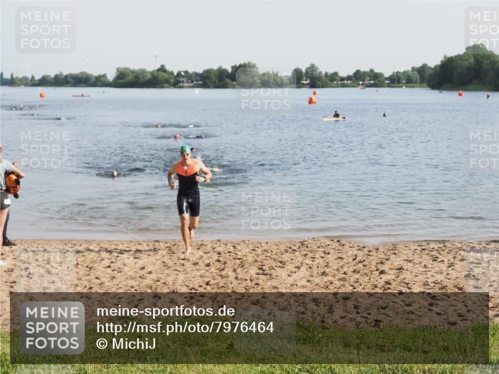 21.06.2025 - 27. Vierlanden-Triathlon MichiJ http://msf.ph/oto/7976464 15.06.2026 08:43:39 Schwimmen 32, 65, 74 meine-sportfotos.de