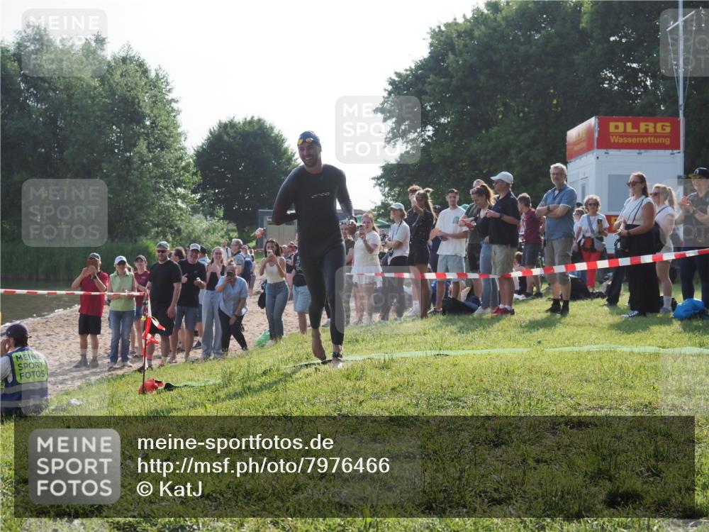 15.06.2025 - 27. Vierlanden-Triathlon KatJ http://msf.ph/oto/7976466 15.06.2025 08:33:19 Schwimmen 15, 61 meine-sportfotos.de