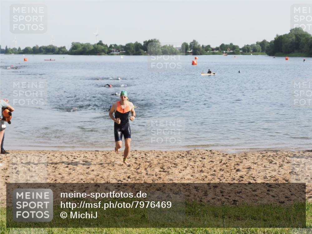 21.06.2025 - 27. Vierlanden-Triathlon MichiJ http://msf.ph/oto/7976469 15.06.2026 08:43:40 Schwimmen 32, 65, 74 meine-sportfotos.de