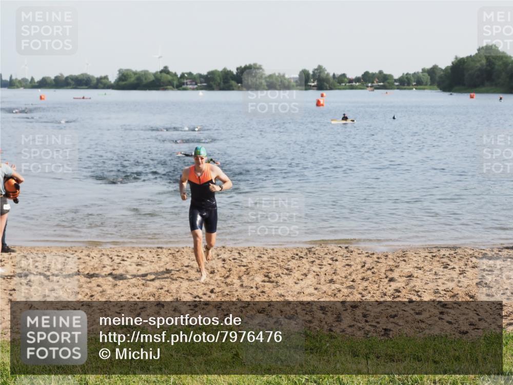 21.06.2025 - 27. Vierlanden-Triathlon MichiJ http://msf.ph/oto/7976476 15.06.2026 08:43:40 Schwimmen 32, 65, 74 meine-sportfotos.de