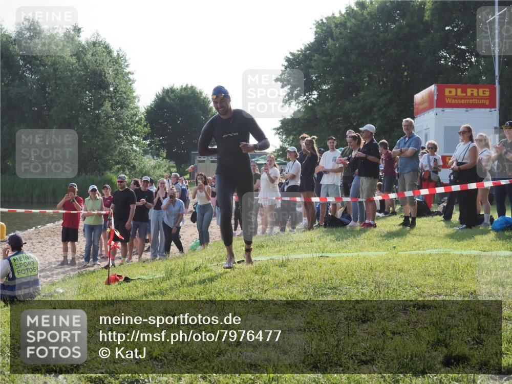 15.06.2025 - 27. Vierlanden-Triathlon KatJ http://msf.ph/oto/7976477 15.06.2025 08:33:19 Schwimmen 15, 61 meine-sportfotos.de