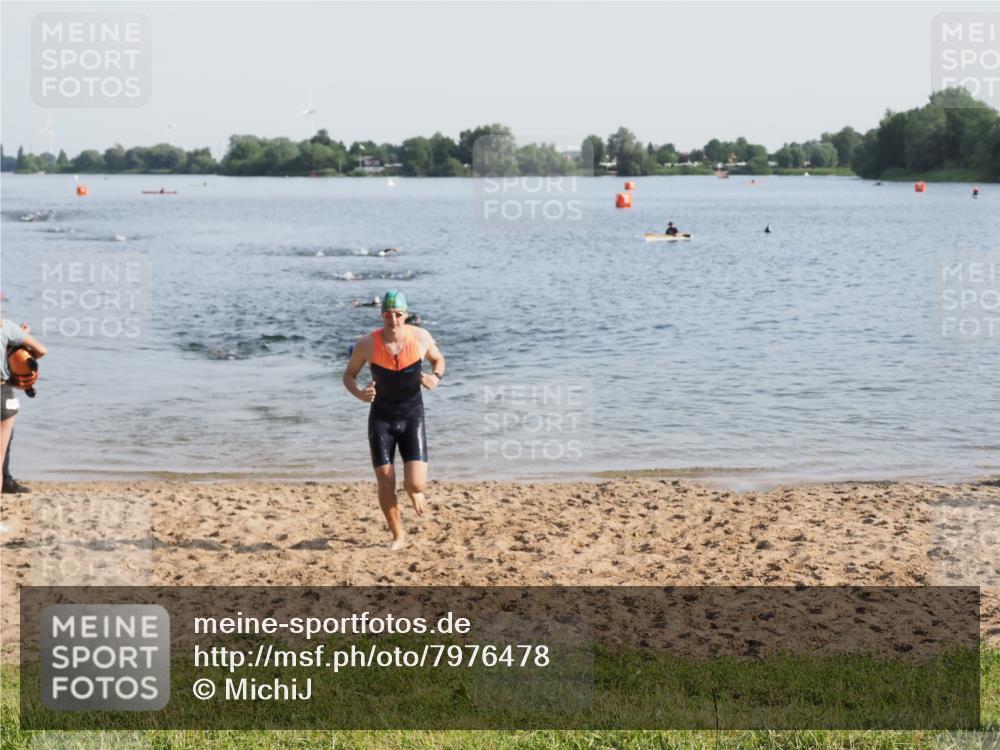 21.06.2025 - 27. Vierlanden-Triathlon MichiJ http://msf.ph/oto/7976478 15.06.2026 08:43:40 Schwimmen 32, 65, 74 meine-sportfotos.de